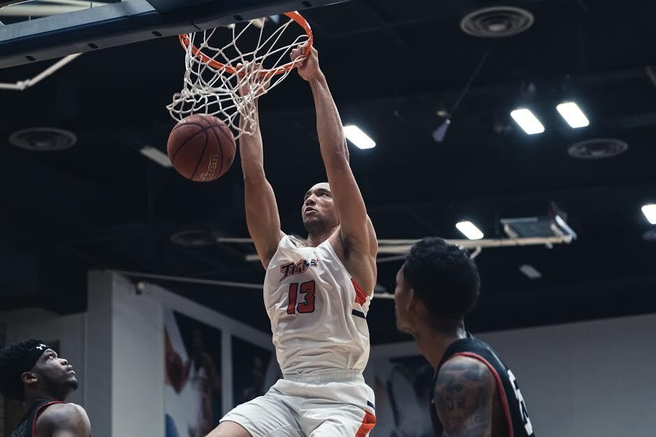 Cal State Fullerton’s men’s basketball dominates in season opener